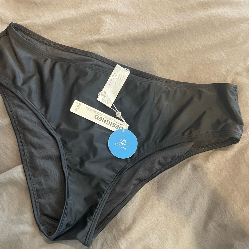 Cupshe bathing suit - bikini bottom. Black. NWT. Size XL.